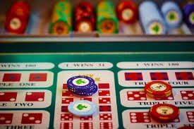 Crash multiplier interface showing real-time climb and cash-out button on sungaitoto login